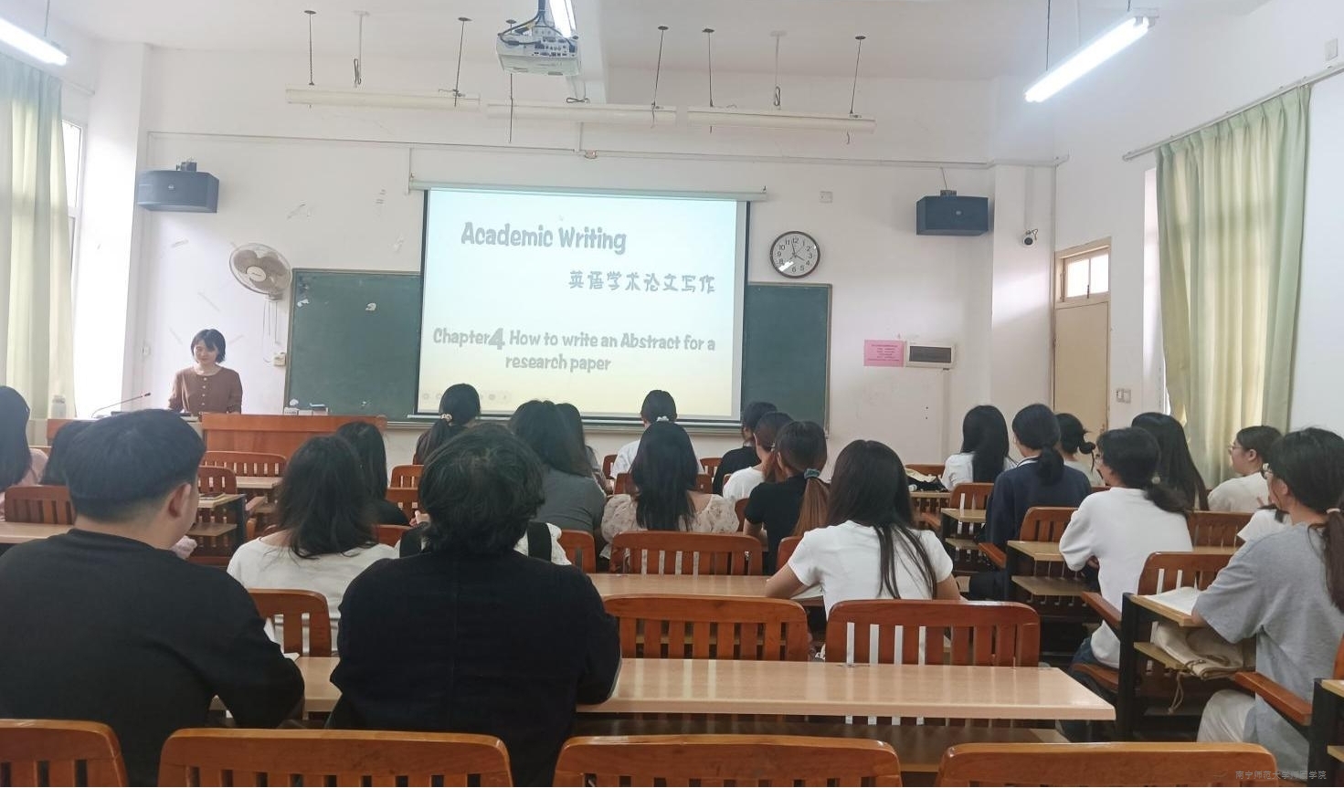 【教学质量提升月】外语系开展《英语学术论文写作》教学公开课