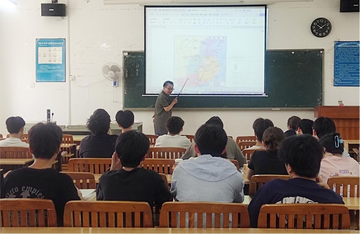 【教学质量提升月】思政部开展《中国近现代史纲要》教学观摩课