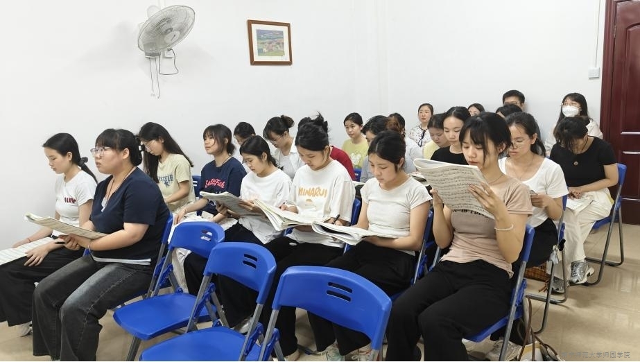 【教学质量提升月】教育系开展《钢琴基础（二）》教学公开课